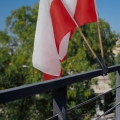 Zestaw: Uchwyt podwójny na flagę czarny / na balkon, poręcz + flaga POLSKI 110x70 + styl 120