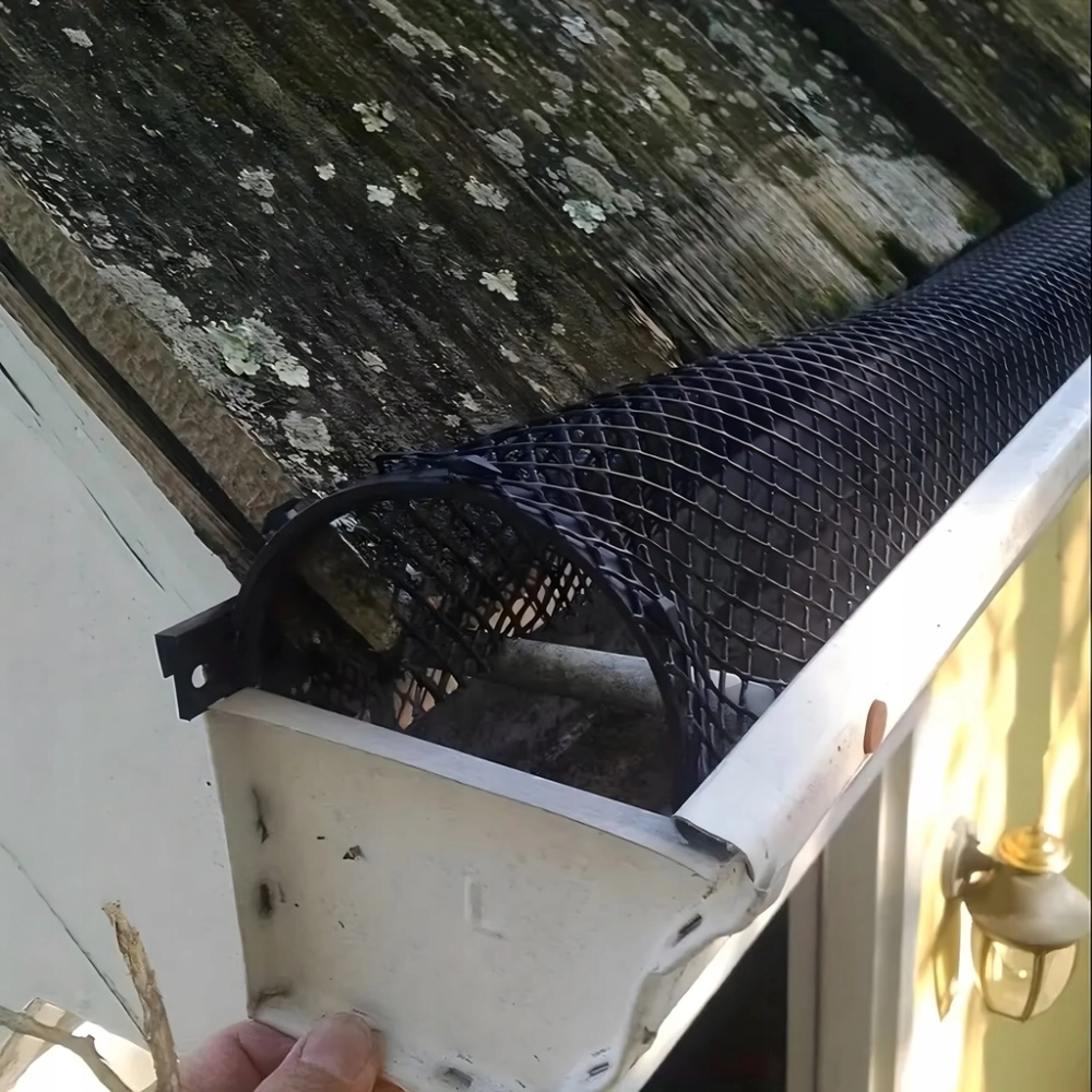 SIATKA NA RYNNY OCHRONNA PRZECIW LIŚCIOM ZANIECZYSZCZENIOM RYNIEN 0,15X6M
