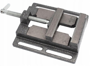 100 MM MASCHINENSCHRAUBSTOCK AUS GUSSEISEN MIT UNIVERSALEN BEFESTIGUNGSLÖCHERN