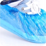 OCHRANIACZE NA BUTY 36 x 15 cm WODOODPORNE POKROWCE Z FOLI FOLIOWE 100 SZT