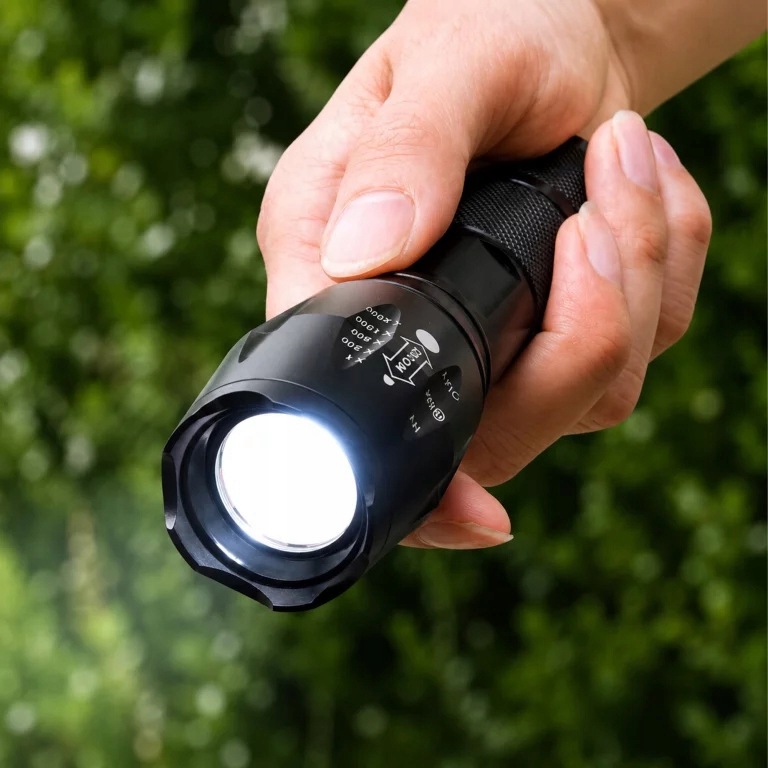 LATARKA TAKTYCZNA LED T6 WODOODPORNA WOJSKOWA 10W 200LM MOCNA ZOOM 300M
