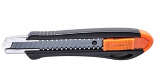 TAPETENMESSER 18 mm MIT ZERBROCHENER KLINGE SOLID MESSER