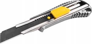 TAPETENMESSER 18mm MIT ZERBROCHENER KLINGE METALLMESSER