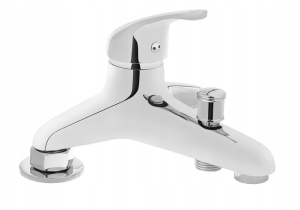 STEHENDE BADEWANNE OHNE SET DUSCHE.