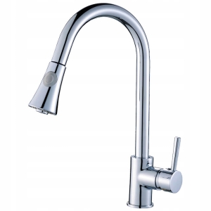 DARU BATTERIESPÜLE STEHEN MIT EINEM AUSPUFF. SPRÜHEN